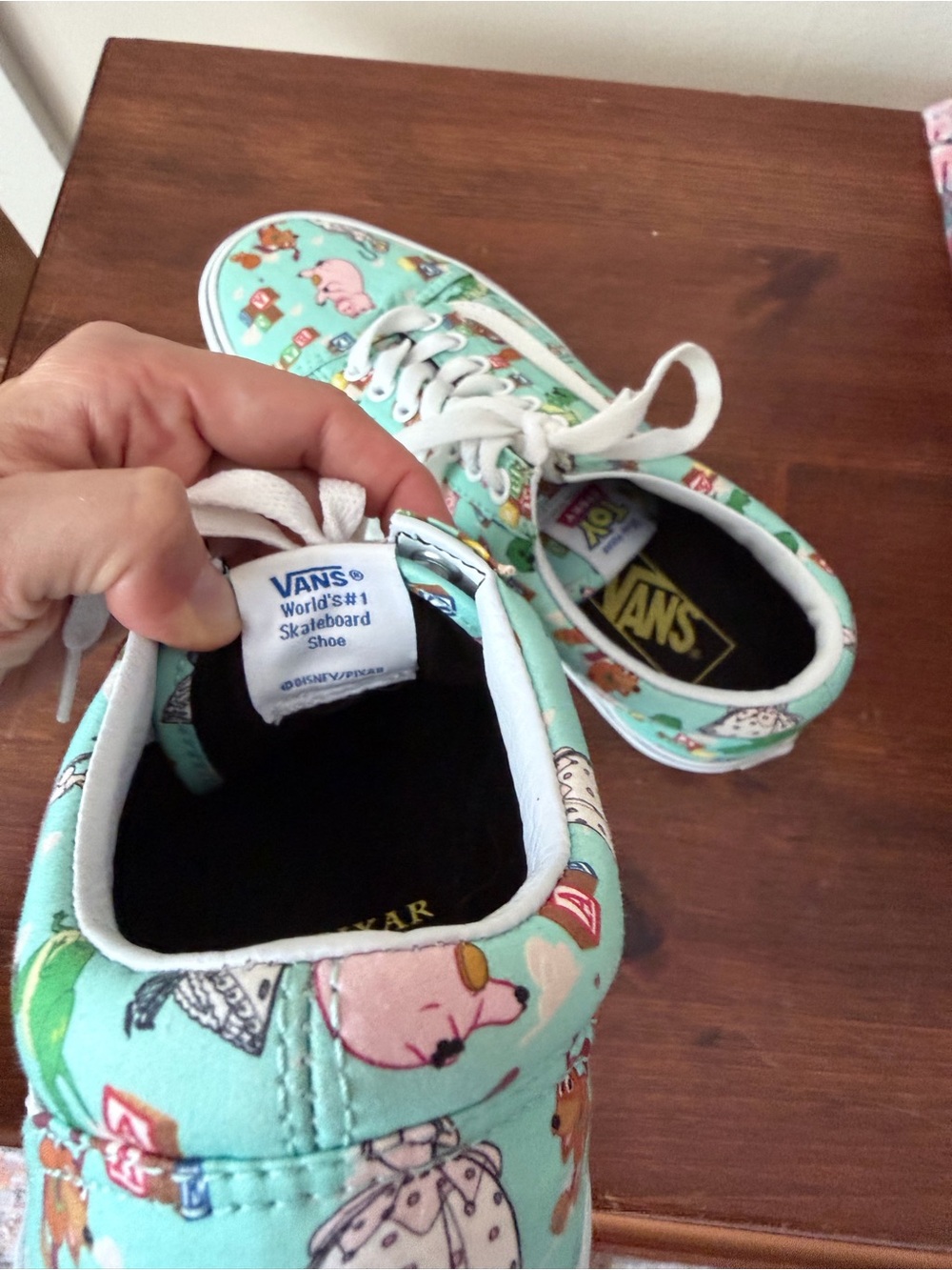 Vans x Disney Pixar Toy Story Andy Room Sneakers Size 6.5/8 Slinky Dog Keychain - Picture 9 of 12